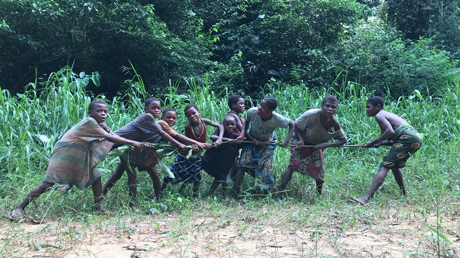 BaYaka-women-and-children-having-fun